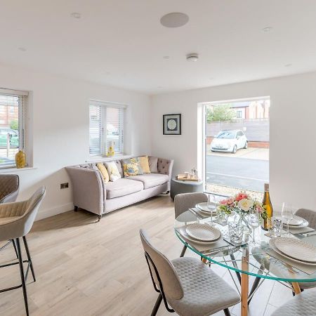 Pass The Keys Contemporary Apartment With Secure Parking Shrewsbury Exterior photo
